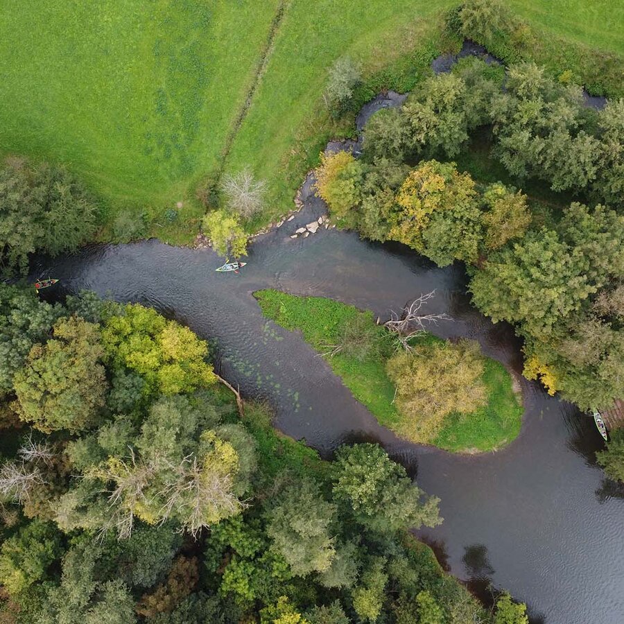 Drohnen-Ansicht des rö-Kanu-Ausflugs.
