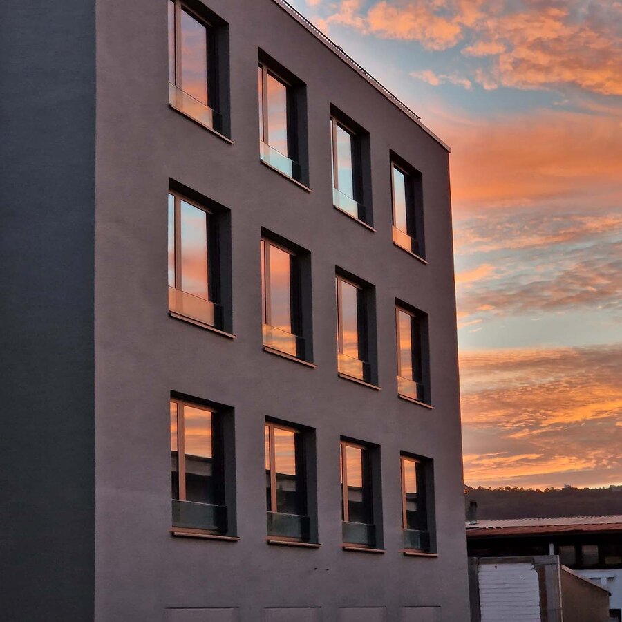 Bürogebäude im Sonnenuntergang